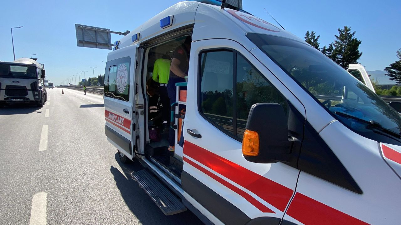 Kocaeli'de Hafif Ticari Araç Bariyere Saplandı - Sayfa 3