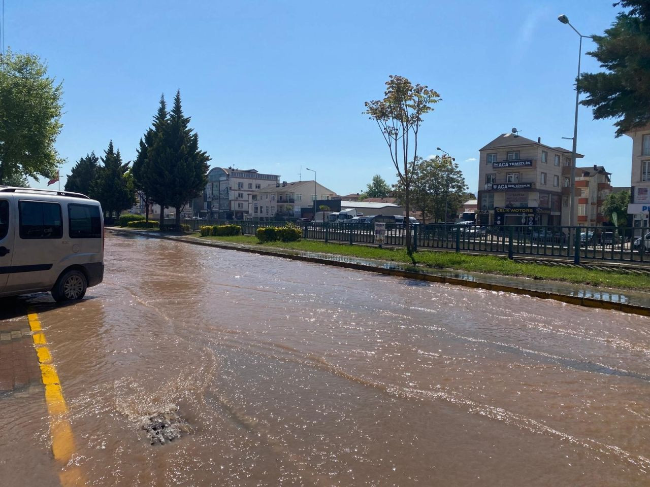 Kocaeli'de Altyapı Çalışması Sırasında Ana Su Hattı Patladı, İlçe Sular Altında Kaldı - Sayfa 3