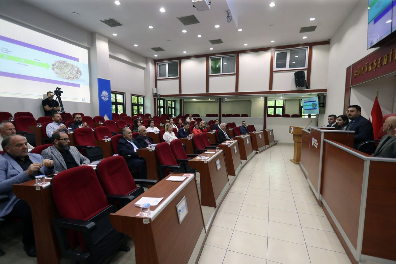 Yazlık Katlı Kavşak Projesi İçin Bilgilendirme Toplantısı: Vatandaşlar Sorularını Yöneltti - Sayfa 1