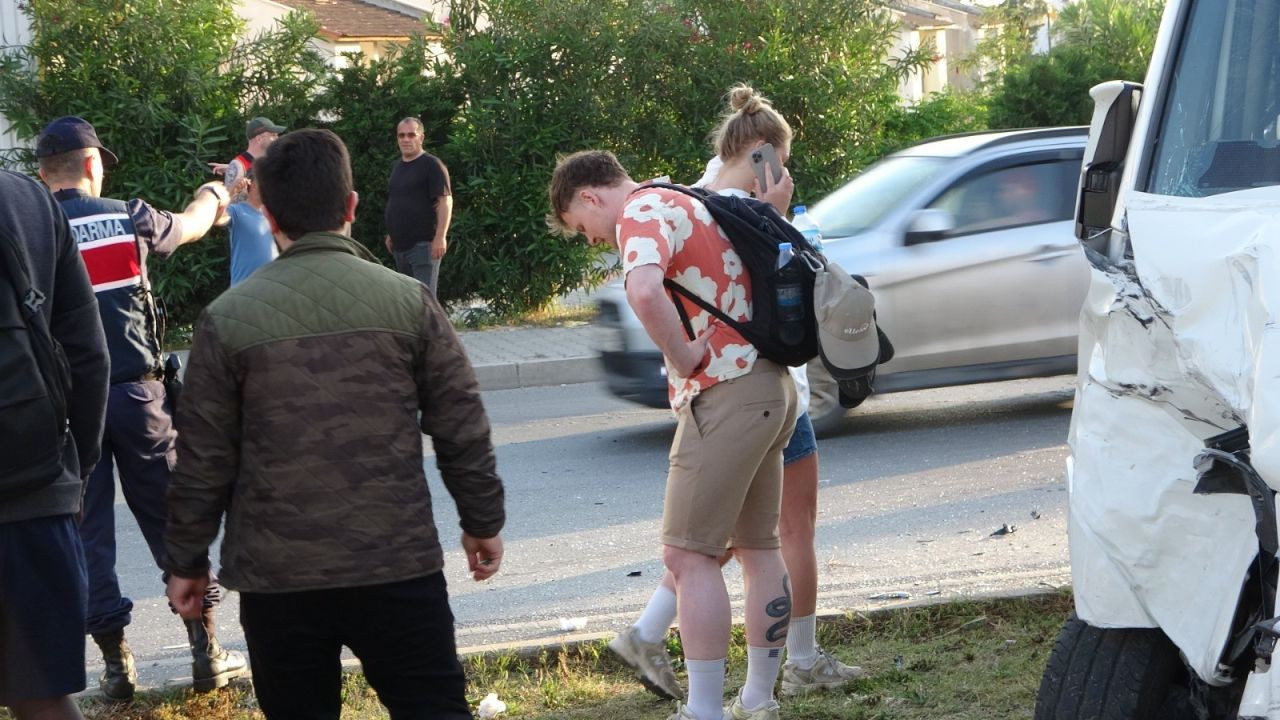 Hafif Ticari Araç İle Tur Aracı Çarpıştı, 3'ü Turist 4 Kişi Yaralandı - Sayfa 5