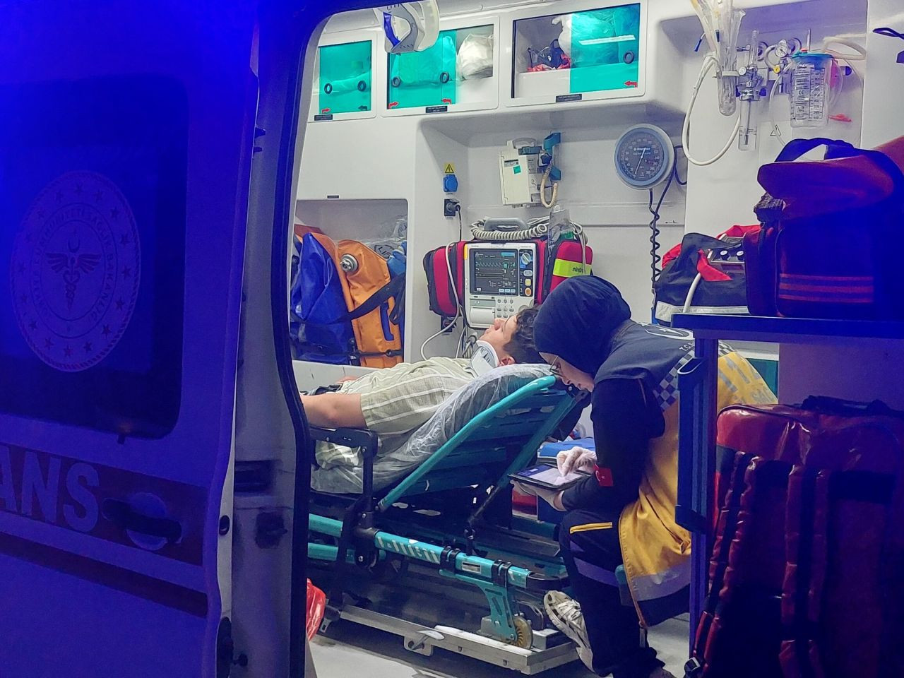Akyazı’da Gece Yarısı Kaza: Otomobil ile Motosiklet Çarpıştı, 3 Kişi Yaralandı - Sayfa 1