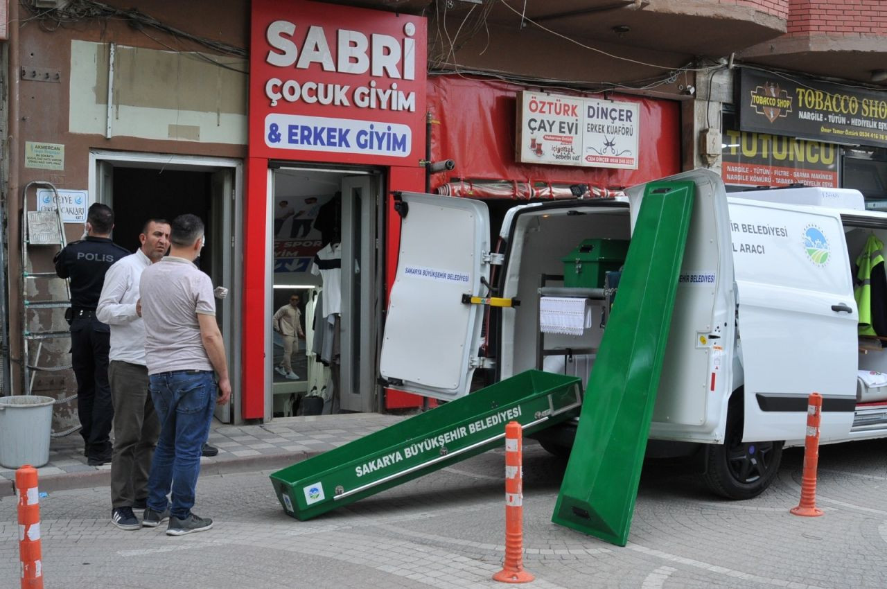 Kötü Koku Acı Gerçeği Ortaya Çıkardı: 65 Yaşındaki Adam Günler Önce Hayatını Kaybetmiş - Sayfa 3