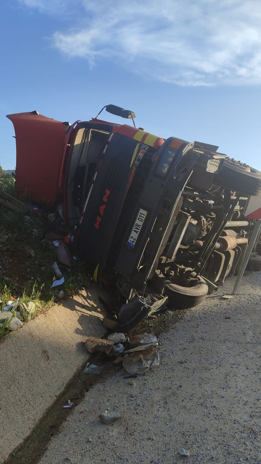 Antalya’da Karpuz Yüklü Kamyon Devrildi, Tonlarca Karpuz Yol Kenarına Savruldu - Sayfa 5