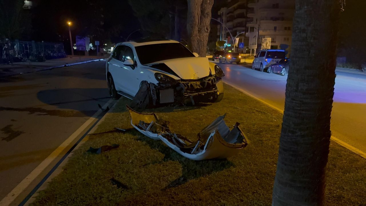 Alkollü Sürücü Ortalığı Savaş Alanına Çevirdi, Kazayı Yaralanmadan Atlattı - Sayfa 1