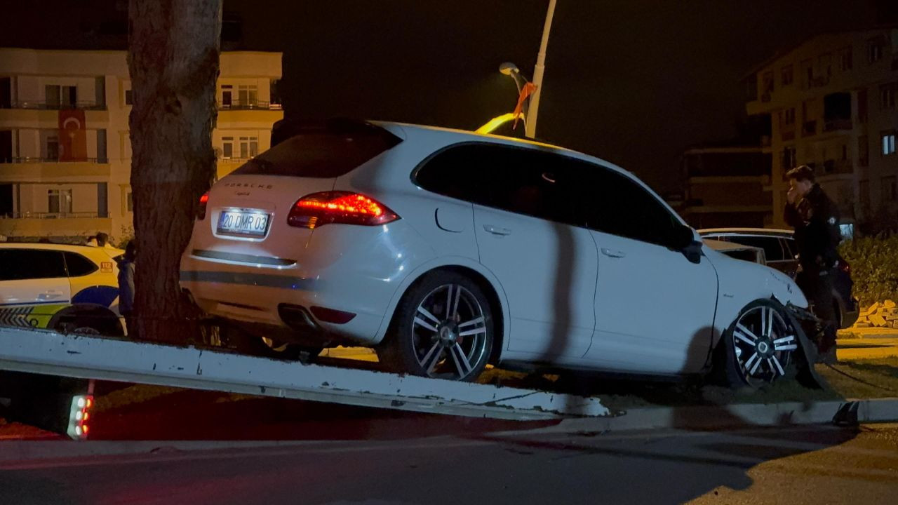 Alkollü Sürücü Ortalığı Savaş Alanına Çevirdi, Kazayı Yaralanmadan Atlattı - Sayfa 4