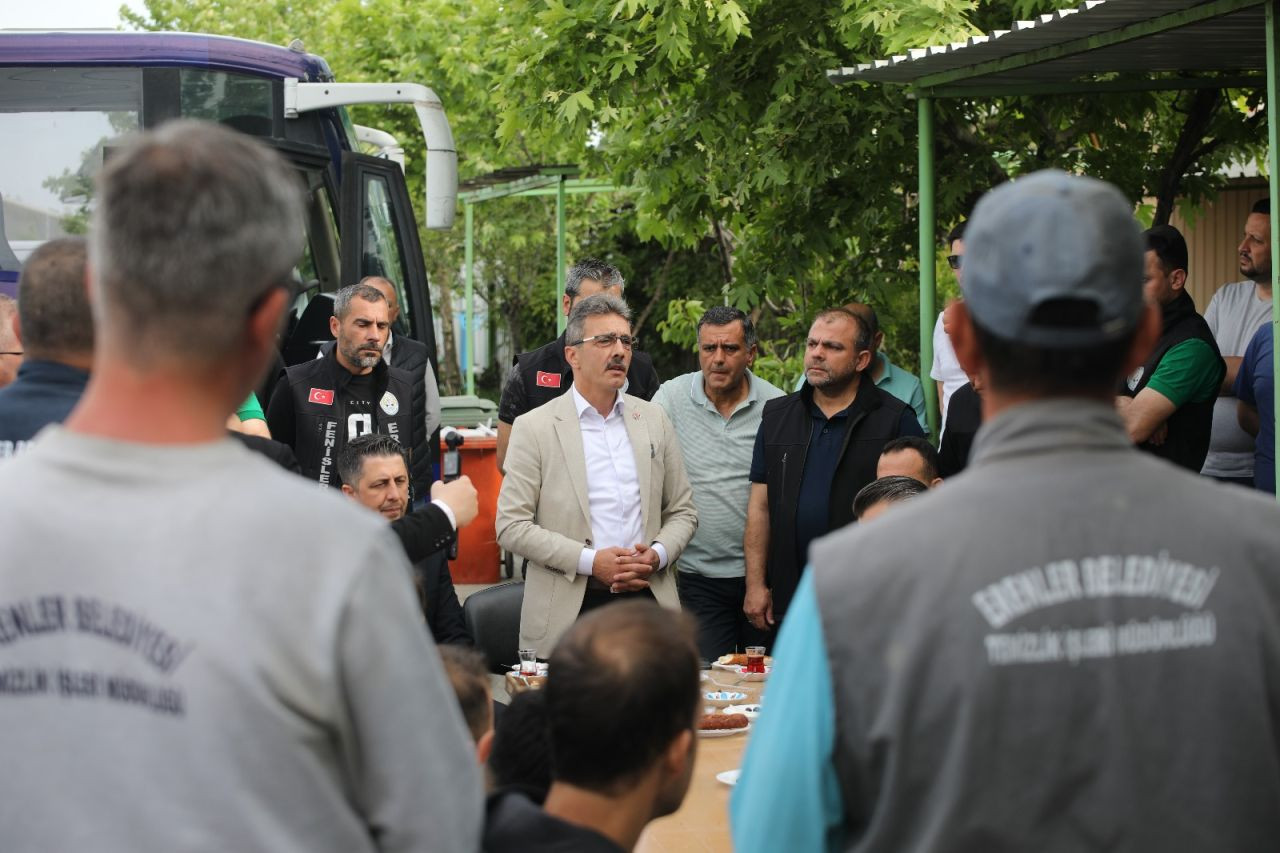 Başkan Şenol Dinç Temizlik Ekipleriyle Buluştu: “Erenler’e Hizmet Eden Büyük Bir Aileyiz” - Sayfa 1