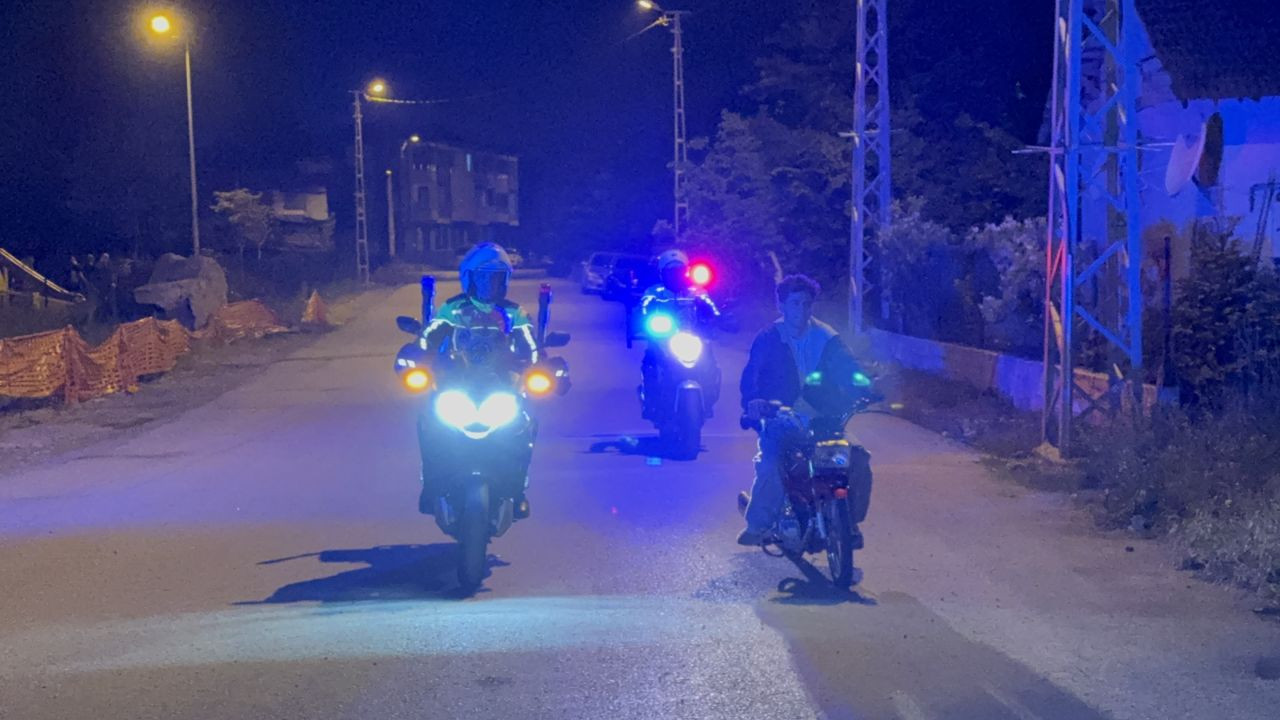 Akrobasi Hareketleri Pahalıya Patladı: Kovalamaca İle Yakalanan Motosikletlilere 65 Bin Lira Ceza - Sayfa 1