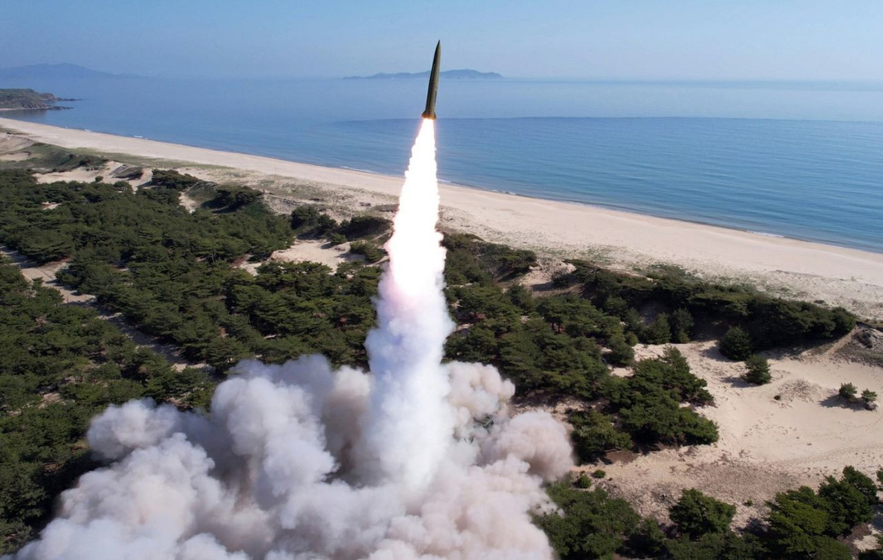 Kuzey Kore Nükleer Karşı Saldırı Senaryosu Çerçevesinde Füze Tatbikatı Yaptığını Duyurdu - Sayfa 7