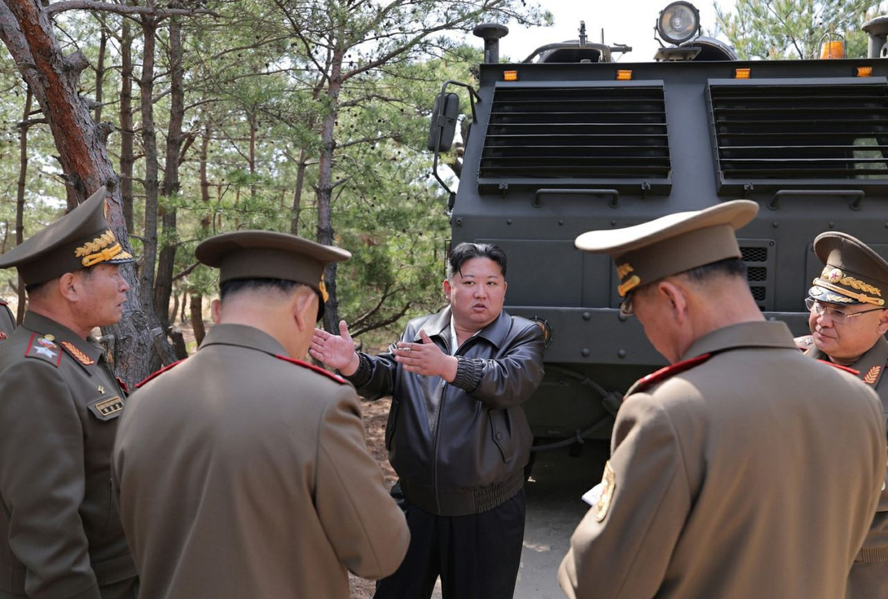 Kuzey Kore Nükleer Karşı Saldırı Senaryosu Çerçevesinde Füze Tatbikatı Yaptığını Duyurdu - Sayfa 8
