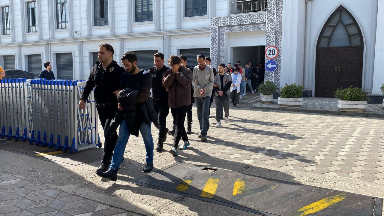 28 İlde Operasyon: Sahte Araç Kiralama Sitesiyle 122 Kişiyi Dolandırmışlar - Sayfa 1