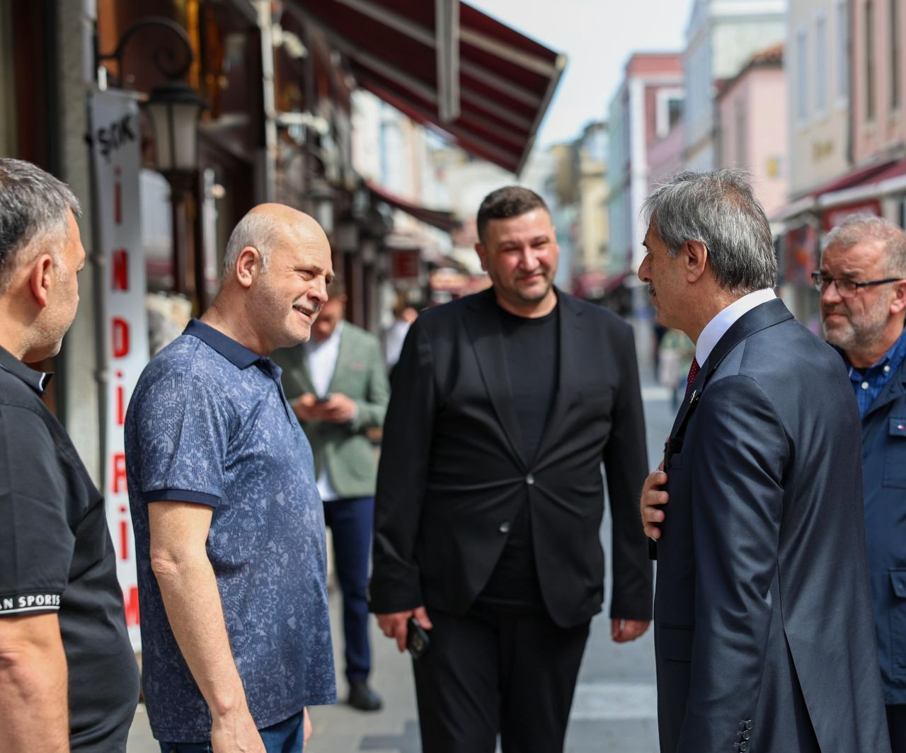 Başkan Alemdar’dan Uzunçarşı Esnafına Ziyaret: “Tarihimizi Güzelleştiriyoruz” - Sayfa 2
