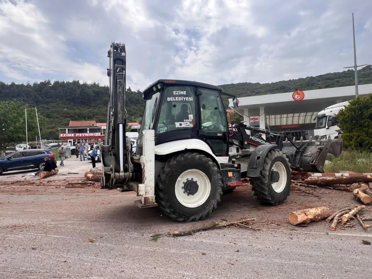 Çanakkale'de Feci Kaza: Yolcu Otobüsü, Tomruk Yüklü Kamyon ve Otomobil Çarpıştı, 6 Ölü Çok Sayıda Yaralı - Sayfa 3