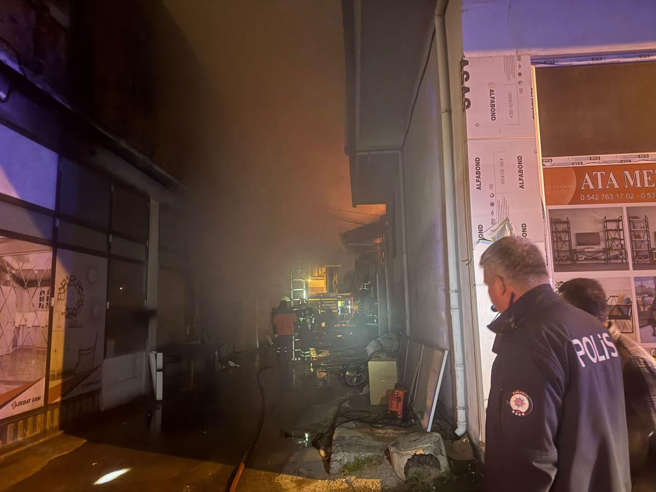 Serdivan'da Geceyi Alevler Sardı: ASEM'de İş Yeri Yandı - Sayfa 8