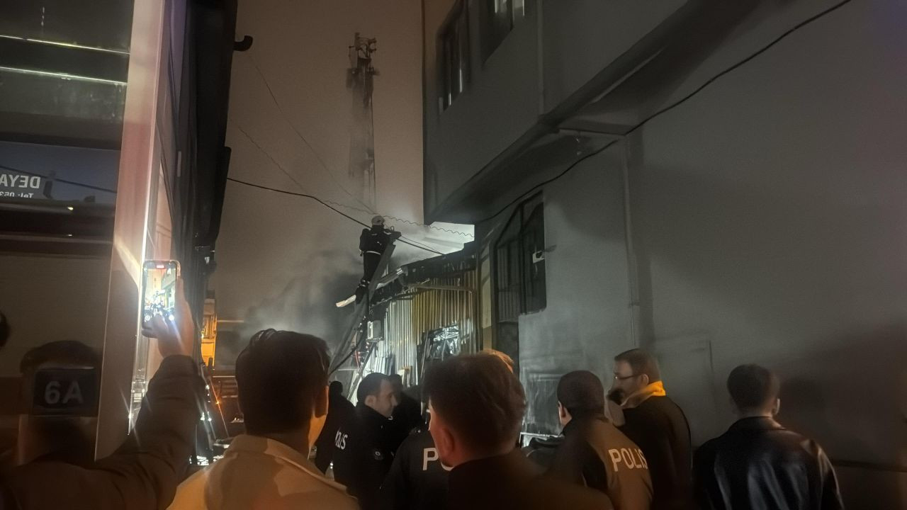 Serdivan'da Geceyi Alevler Sardı: ASEM'de İş Yeri Yandı - Sayfa 6