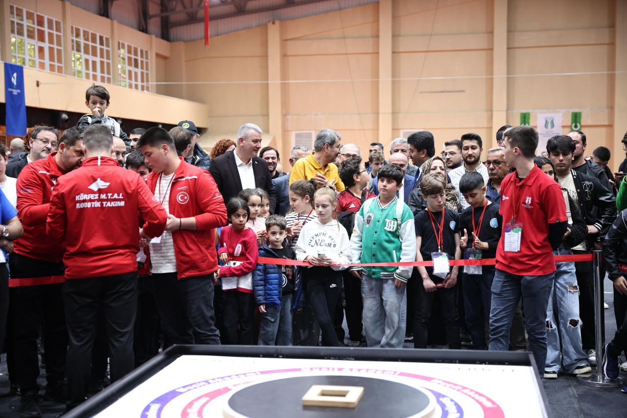 Esentepe Kampüsü Robotlarla Şenlendi! ROBOTEK 2025’e Büyük İlgi - Sayfa 1