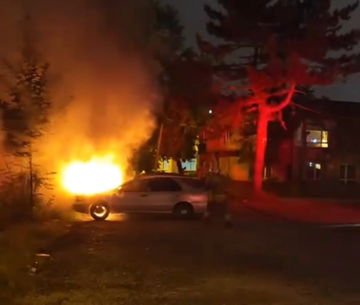 Düzce'de Park Halindeki Otomobil Alev Alev Yandı - Sayfa 1