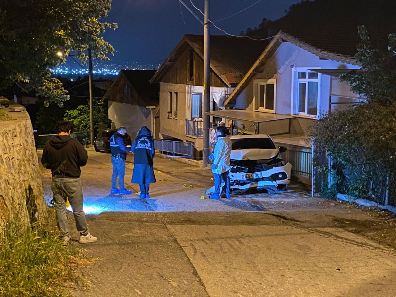 Kocaeli'de Kurşun Yağmuruna Tutulan Otomobil Kaza Yaptı: 1 Ağır Yaralı - Sayfa 4