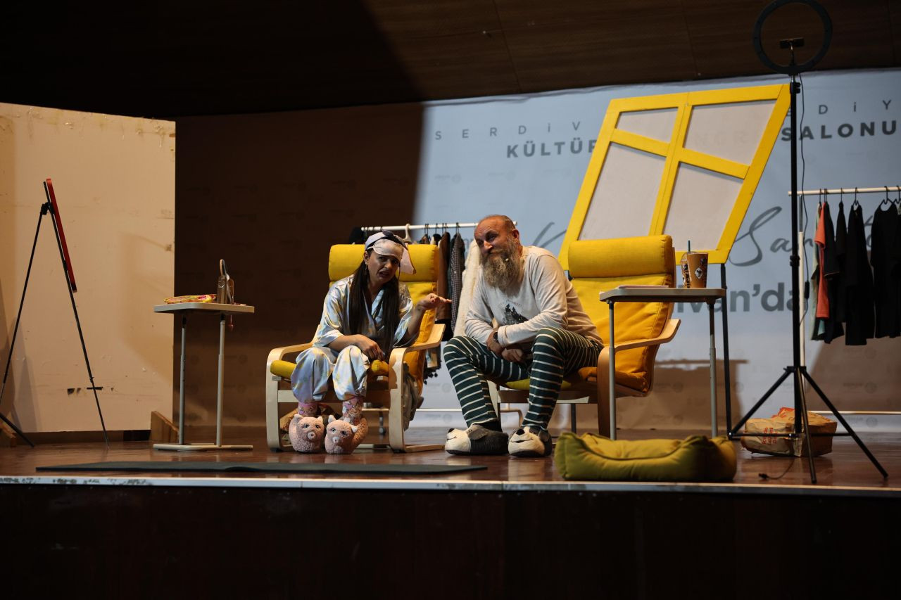 Sanatseverler Serdivan’da Buluştu: Tek Perdelik Komedi Salonu Kahkahaya Boğdu - Sayfa 2