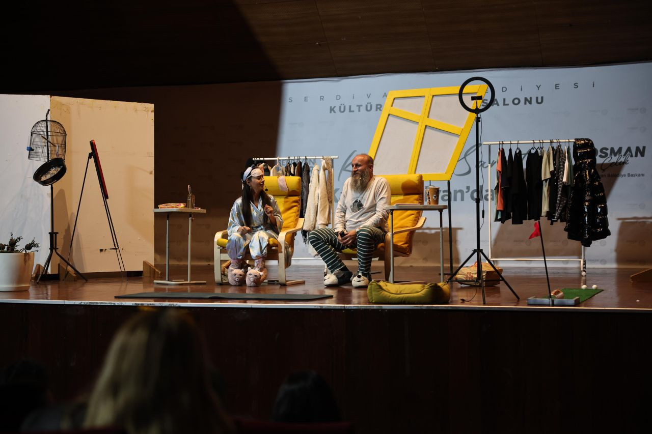 Sanatseverler Serdivan’da Buluştu: Tek Perdelik Komedi Salonu Kahkahaya Boğdu - Sayfa 6