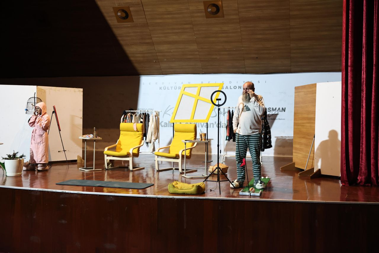 Sanatseverler Serdivan’da Buluştu: Tek Perdelik Komedi Salonu Kahkahaya Boğdu - Sayfa 5