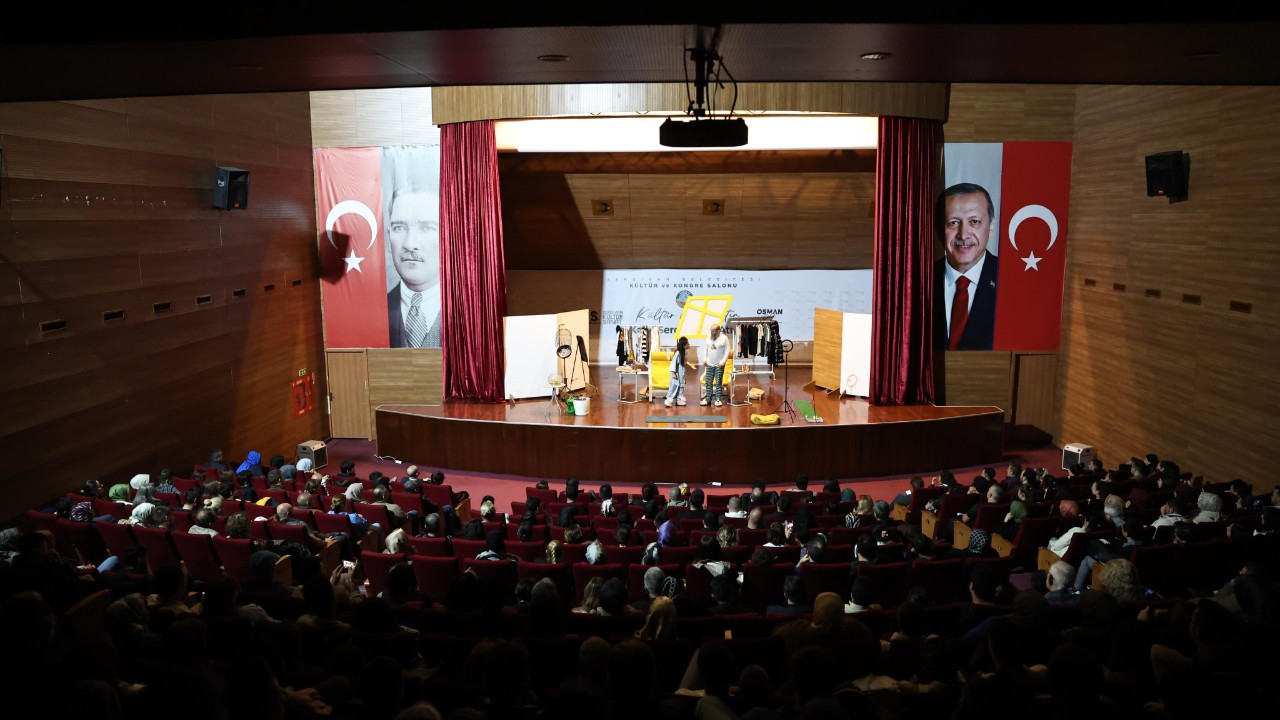 Sanatseverler Serdivan’da Buluştu: Tek Perdelik Komedi Salonu Kahkahaya Boğdu