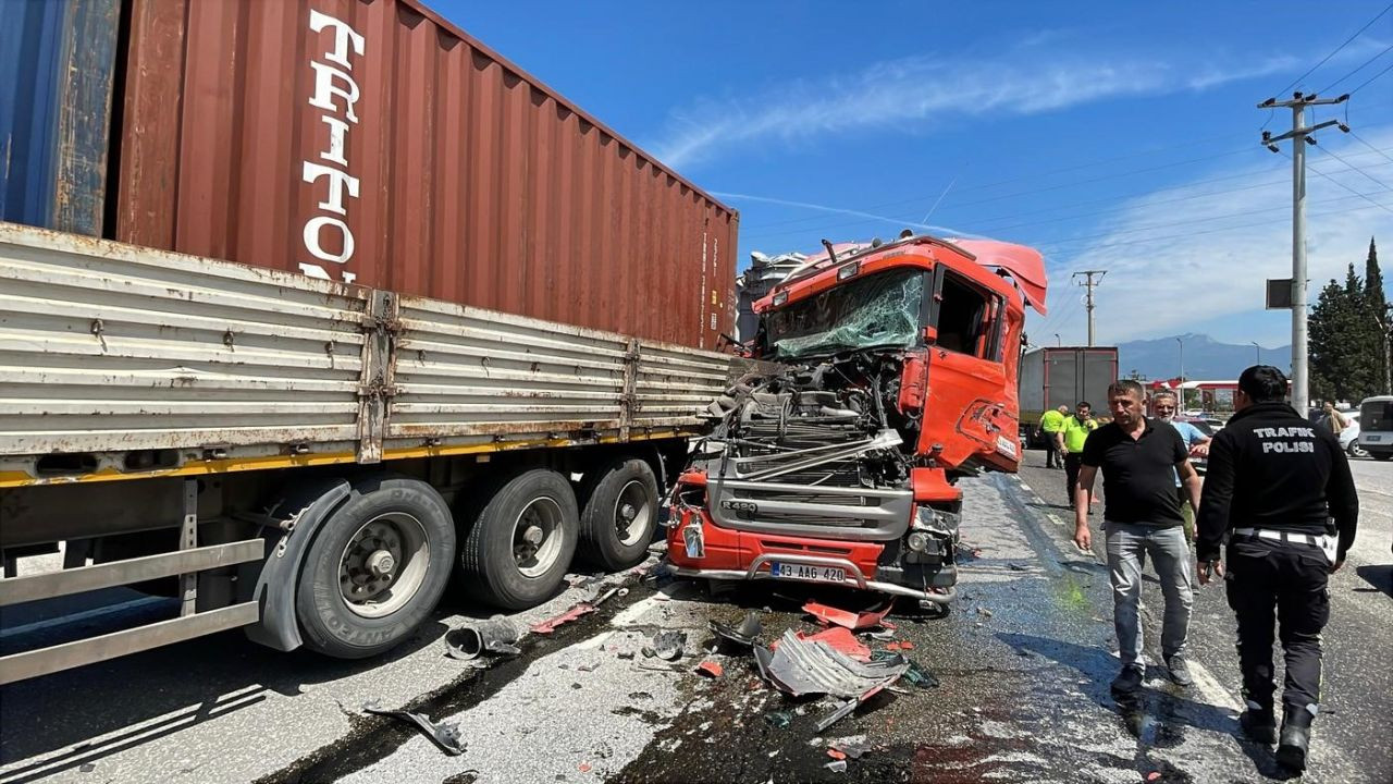 Pamukova’da Zincirleme Kaza: 3 Tır ve Minibüs Çarpıştı - Sayfa 7