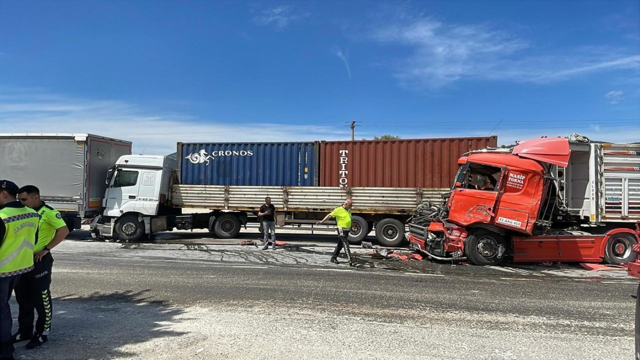 Pamukova’da Zincirleme Kaza: 3 Tır ve Minibüs Çarpıştı - Sayfa 5