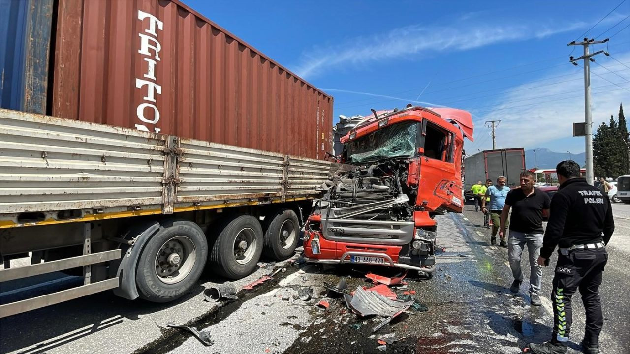 Pamukova’da Zincirleme Kaza: 3 Tır ve Minibüs Çarpıştı - Sayfa 4