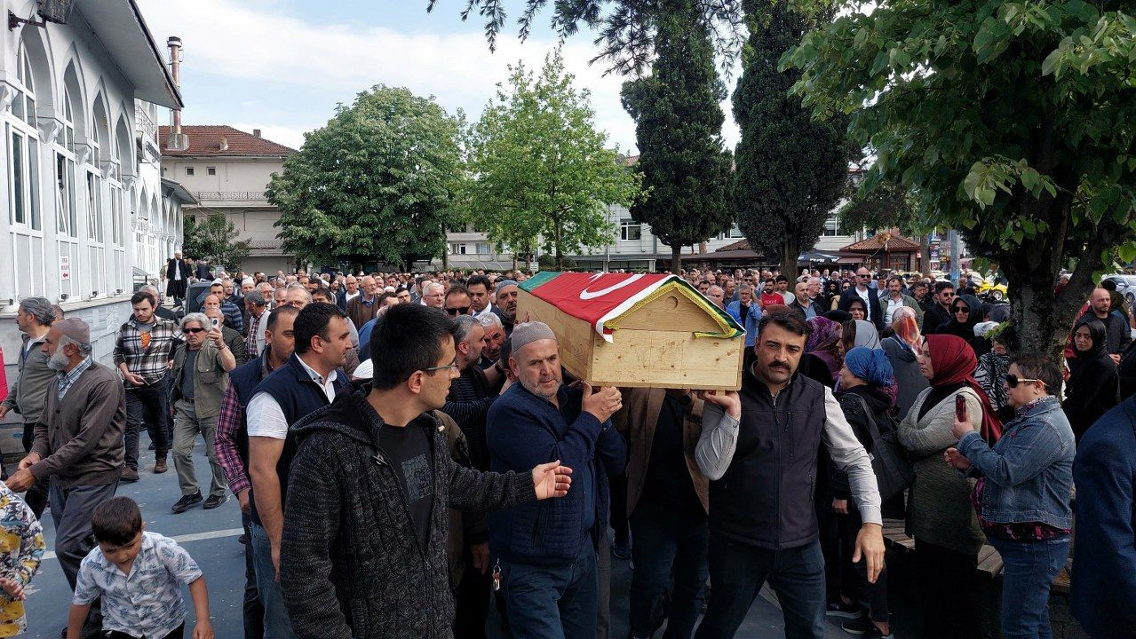 Lenf Kanserine Yenik Düşen Okul Müdürü Son Yolculuğuna Uğurlandı! - Sayfa 10