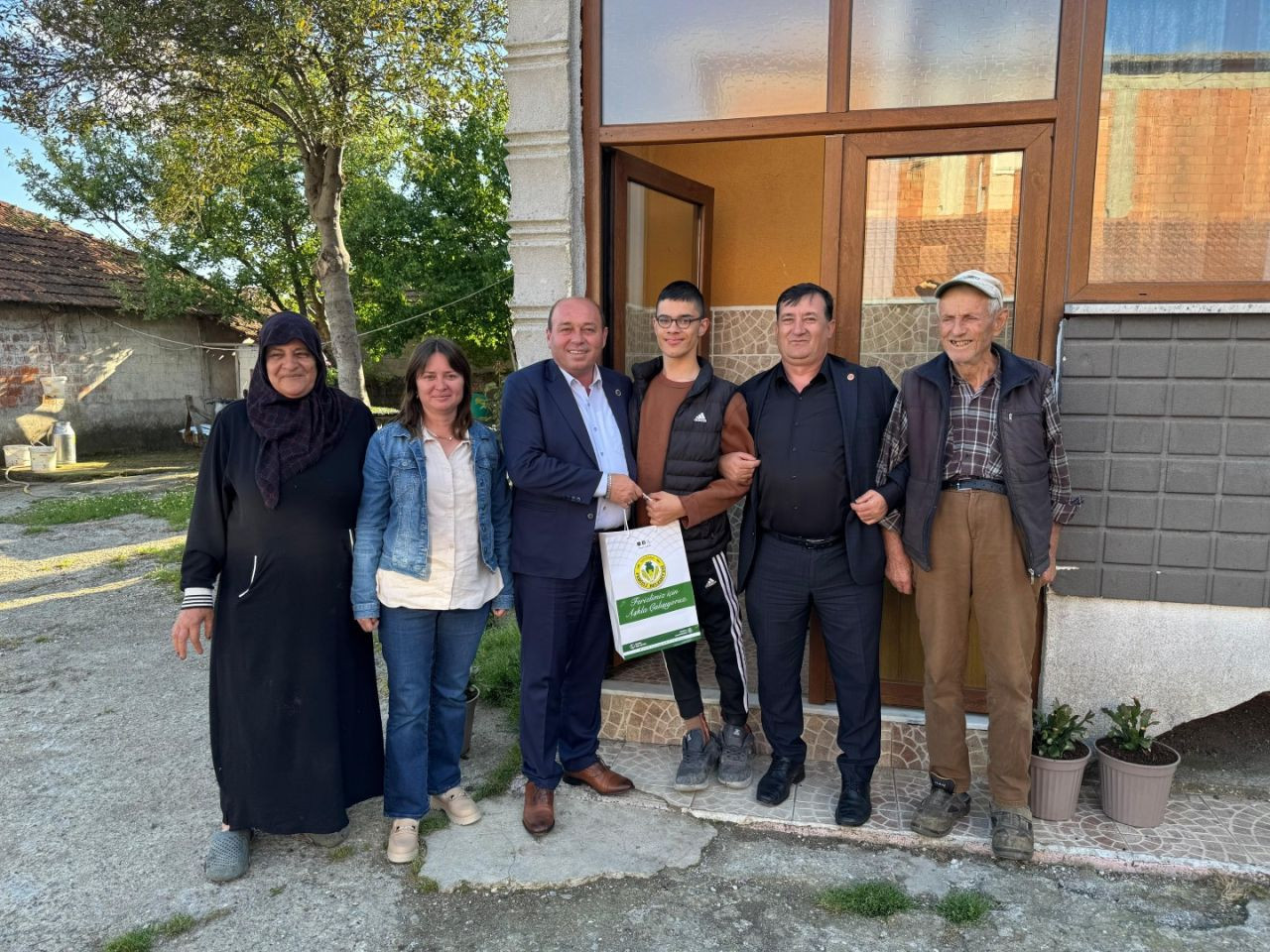 Başkan Ata’dan Engelliler Haftası'nda Anlamlı Ziyaretler - Sayfa 8