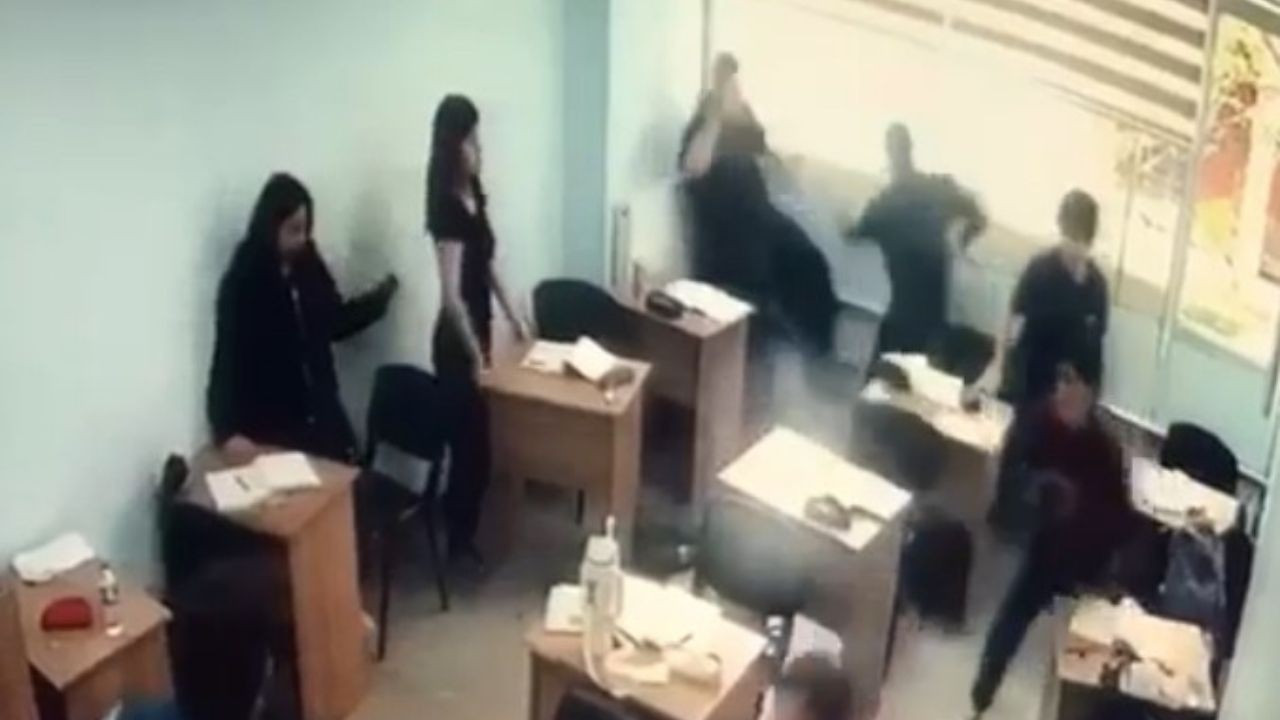 Kurs Merkezinde Dehşet Anları Kamerada: Sınıfa Girip Öğrenciye Saldırdı
