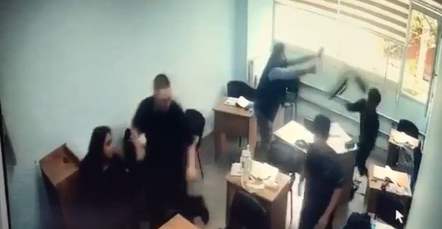 Kurs Merkezinde Dehşet Anları Kamerada: Sınıfa Girip Öğrenciye Saldırdı - Sayfa 2