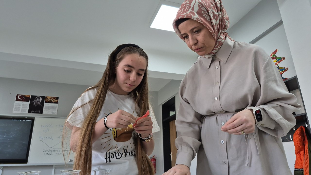 Düzce'de 10 Yaşındaki Ravza'dan Kekik Özlü Biyokumaş