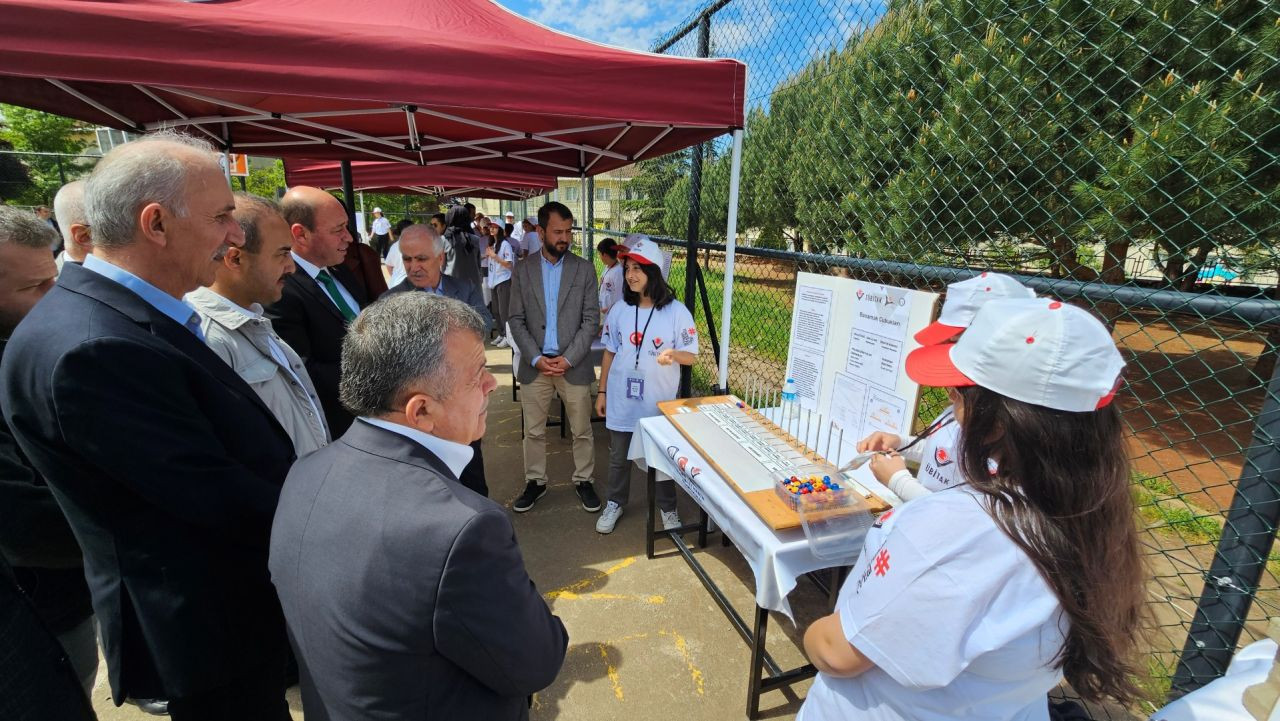 Ferizli’de Bilimin Kalbi Attı: 18 Projeyle Geleceğe Yolculuk - Sayfa 1