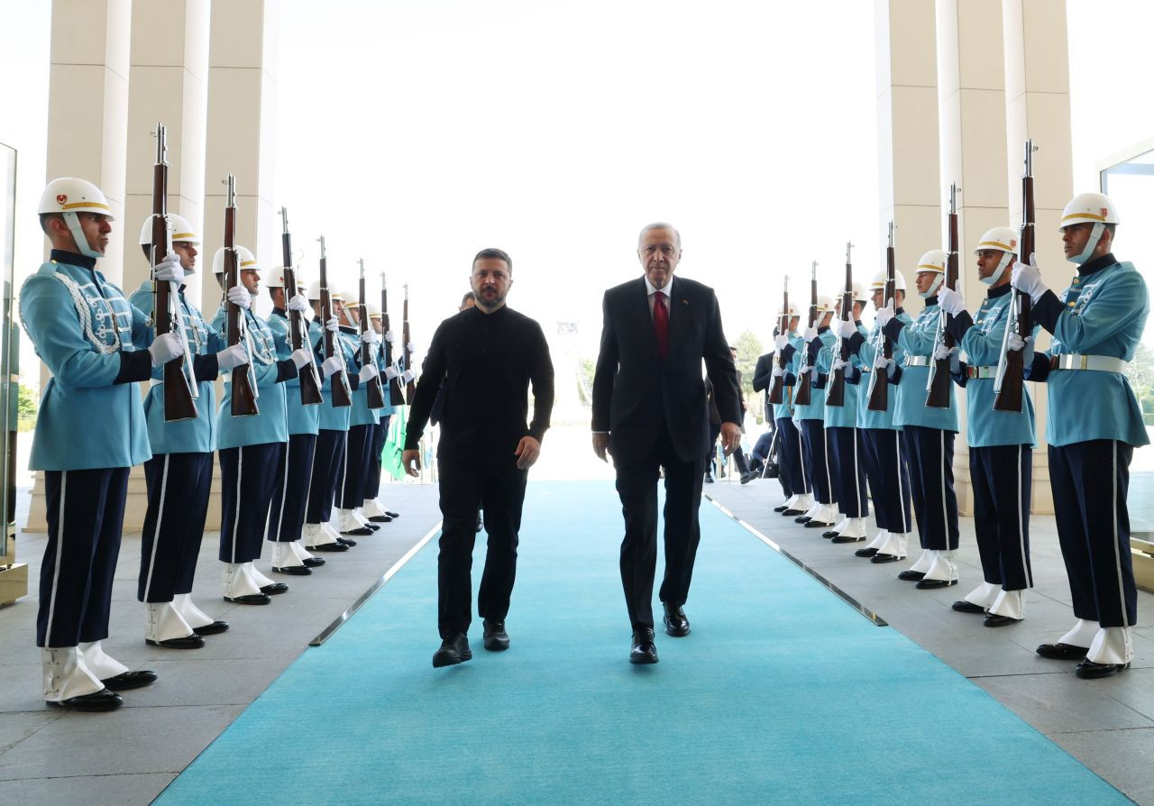 Cumhurbaşkanı Erdoğan, Ukrayna Devlet Başkanı Zelenskiy İle Görüştü - Sayfa 4