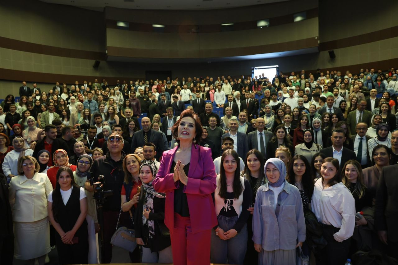 Düzce Film Festivali'nde Hülya Koçyiğit'e 'Yaşam Boyu Onur Ödülü' - Sayfa 2
