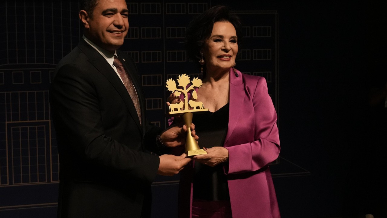 Düzce Film Festivali'nde Hülya Koçyiğit'e 'Yaşam Boyu Onur Ödülü'