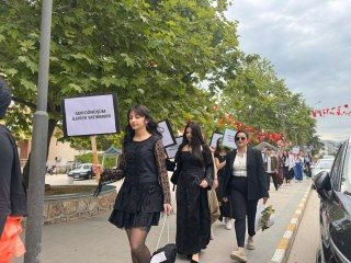 Yalova'da Öğrencilerden 'Açık Hava Atık Materyal Defilesi' - Sayfa 1