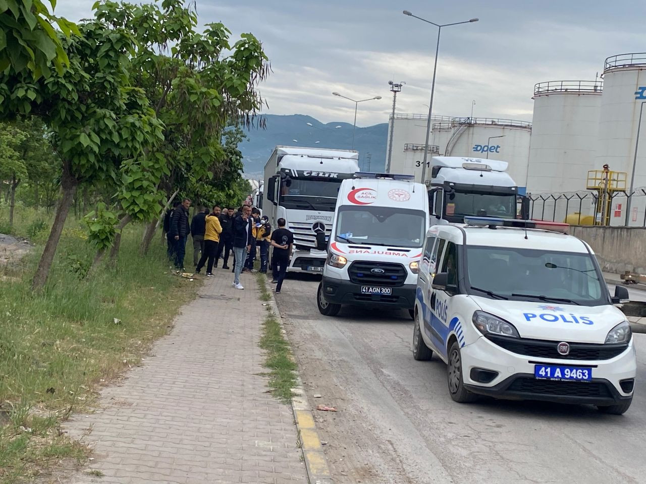 Kocaeli'de Tır Sürücüsü Araçta Asılı Halde Ölü Bulundu - Sayfa 1