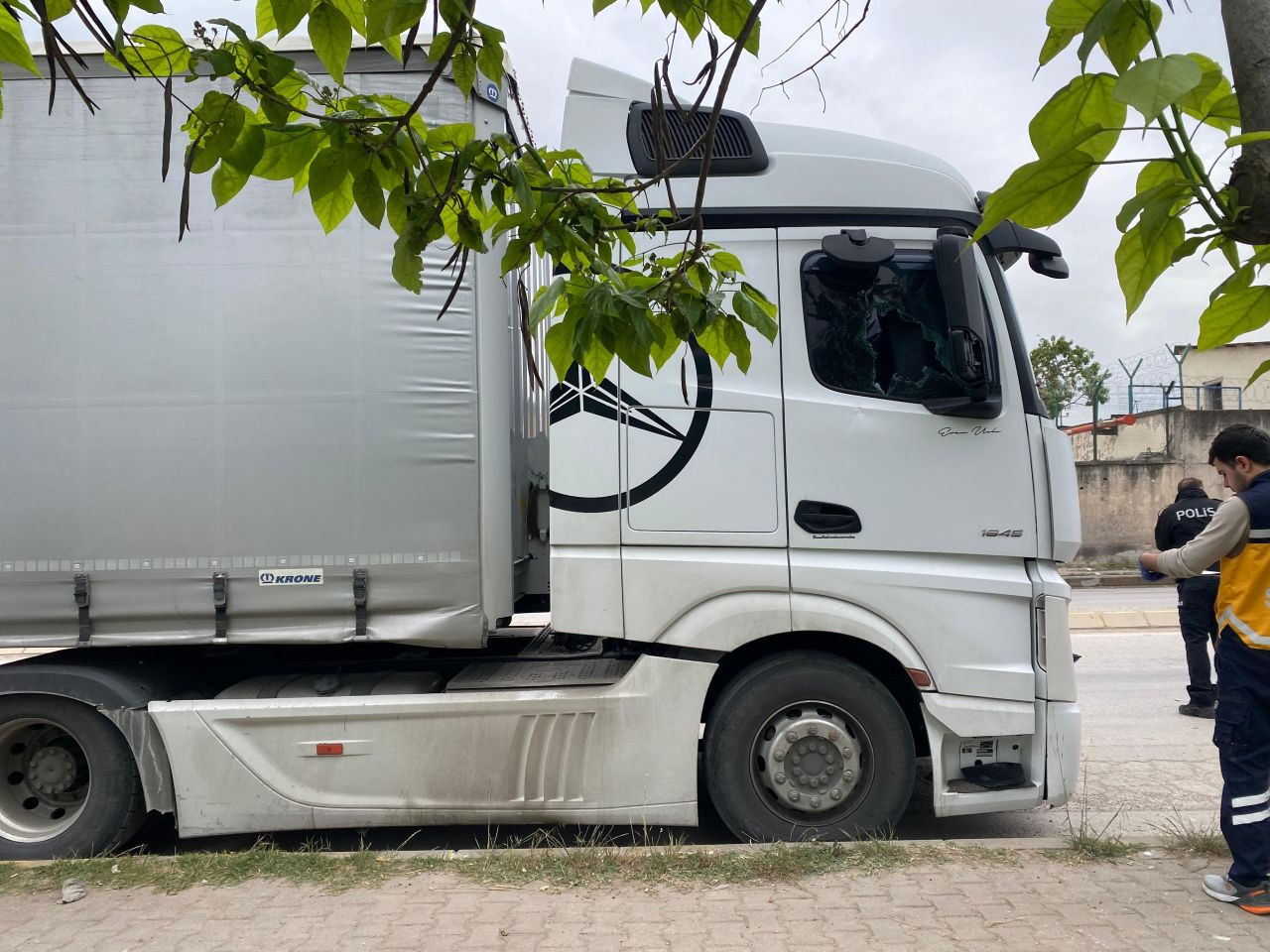Kocaeli'de Tır Sürücüsü Araçta Asılı Halde Ölü Bulundu - Sayfa 2