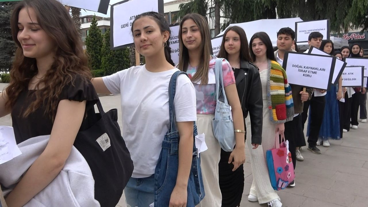 Yalova'da Öğrencilerden 'Açık Hava Atık Materyal Defilesi' - Sayfa 7