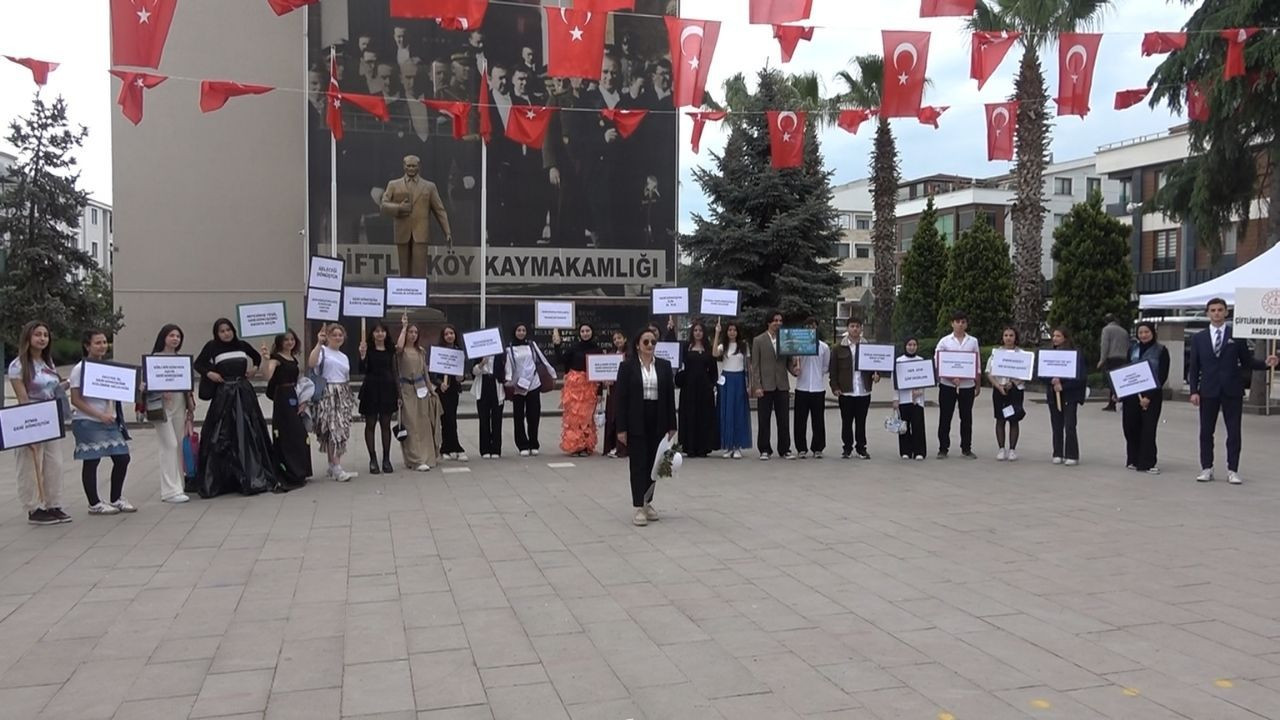 Yalova'da Öğrencilerden 'Açık Hava Atık Materyal Defilesi' - Sayfa 6