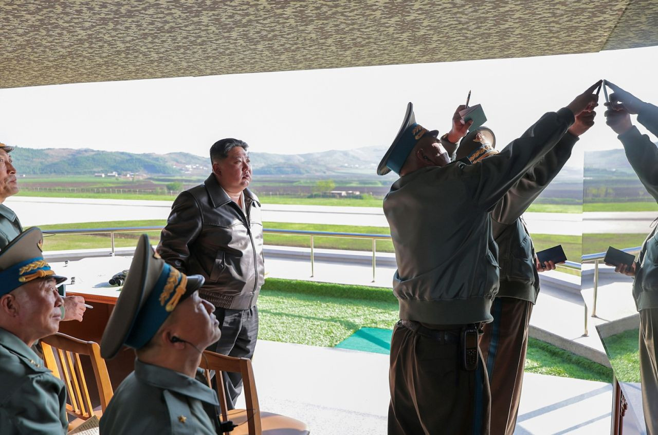 Kuzey Kore Ordusu, Lider Kim Jong-Un Denetiminde Hava Tatbikatı Gerçekleştirdi - Sayfa 9