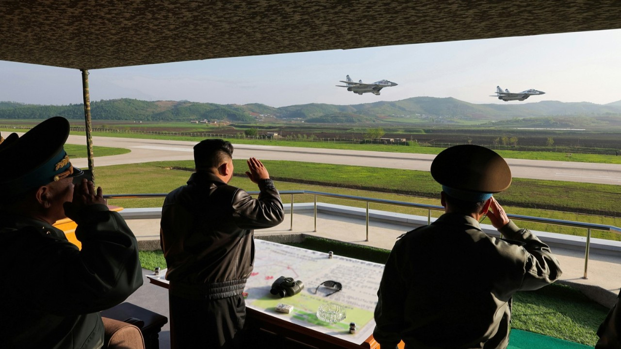 Kuzey Kore Ordusu, Lider Kim Jong-Un Denetiminde Hava Tatbikatı Gerçekleştirdi