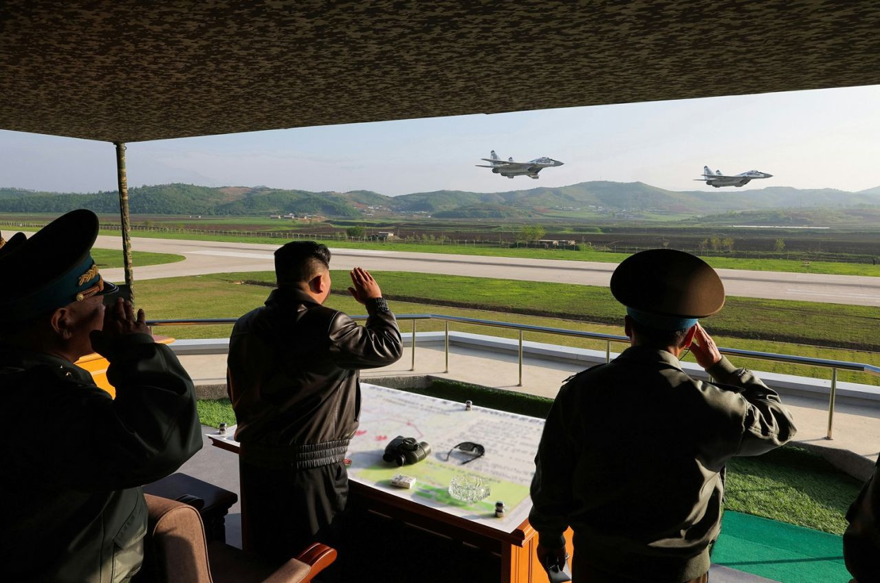 Kuzey Kore Ordusu, Lider Kim Jong-Un Denetiminde Hava Tatbikatı Gerçekleştirdi - Sayfa 12