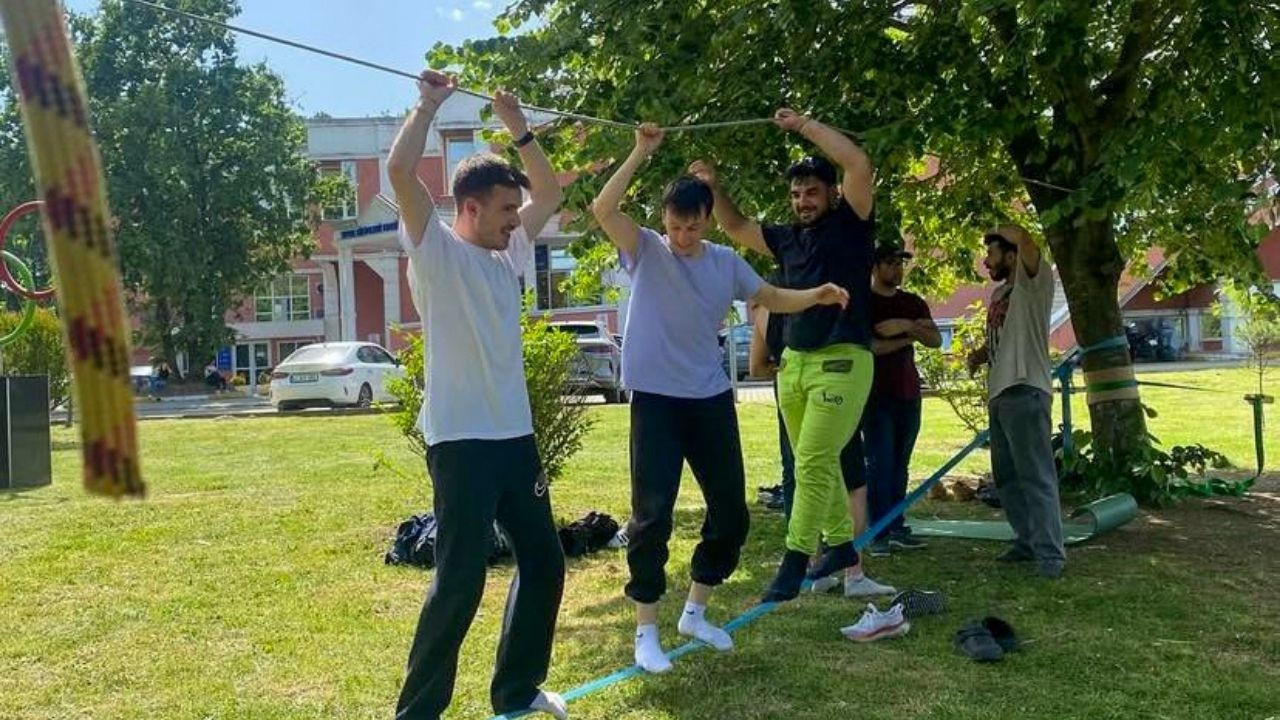 Slackline etkinliği ile dengeyi buldular