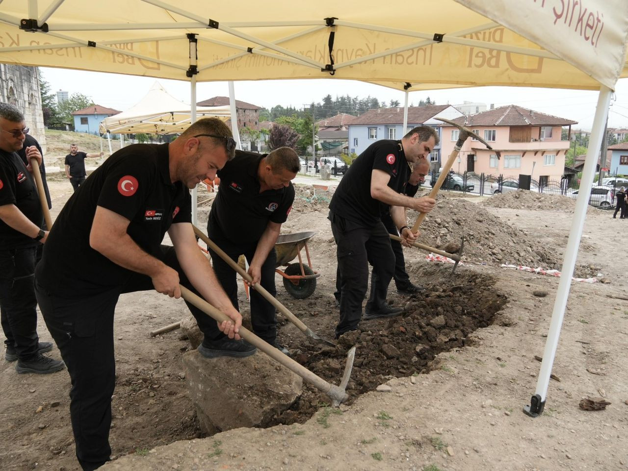 Düzce'de  Kazmayı Bu Sefer Ateş Savaşçıları Vurdu - Sayfa 2