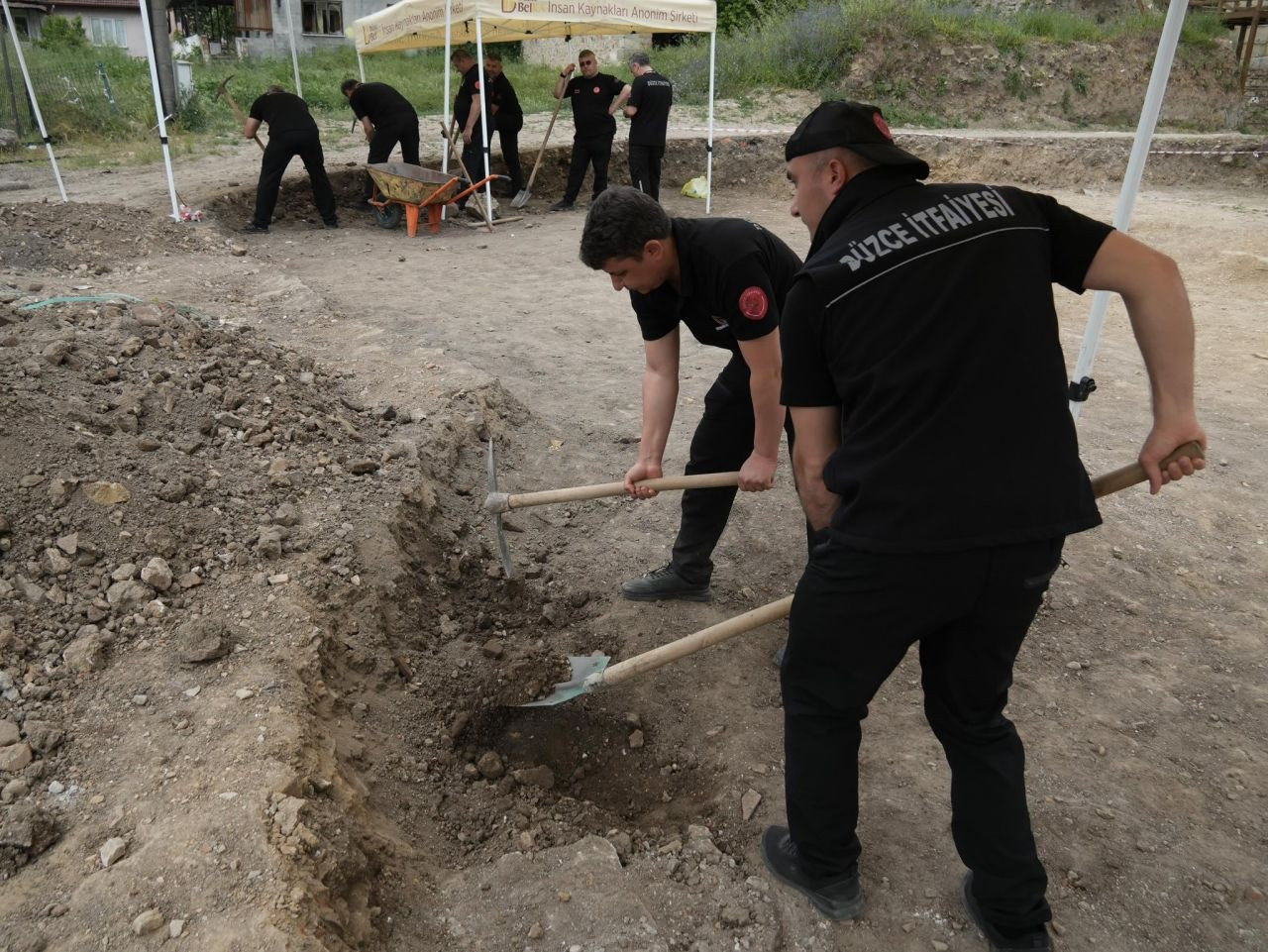 Düzce'de  Kazmayı Bu Sefer Ateş Savaşçıları Vurdu - Sayfa 3