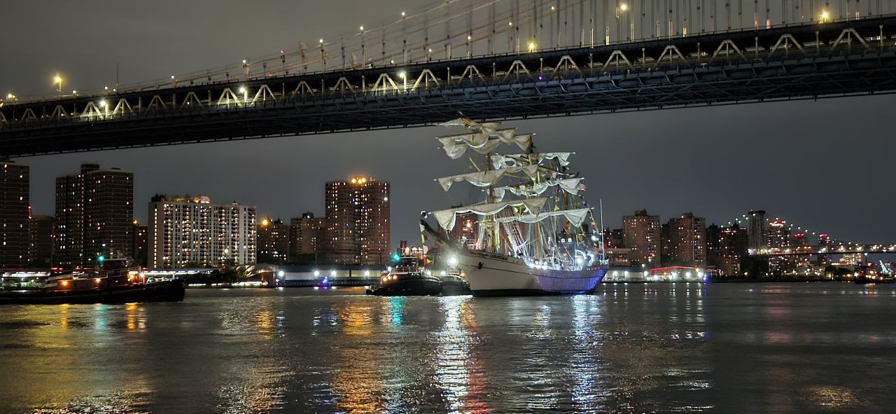 Meksika Donanması'na Ait Eğitim Gemisi Brooklyn Köprüsü'ne Çarptı: 2 Ölü, 19 Yaralı - Sayfa 1