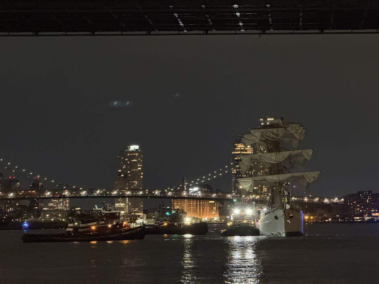 Meksika Donanması'na Ait Eğitim Gemisi Brooklyn Köprüsü'ne Çarptı: 2 Ölü, 19 Yaralı - Sayfa 10